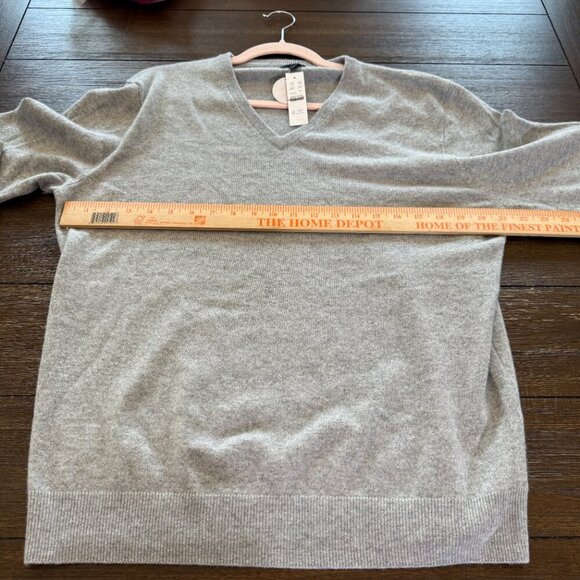 Cashmere V-neck sweater Size Large - Picture 5 of 12